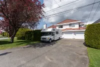 Elegant Richmond Stay Near YVR & Steveston - 4성급