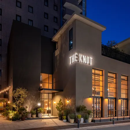 THE KNOT FUKUOKA Tenjin Отели рядом с достопримечательностью «Станция метро Tojinmachi»
