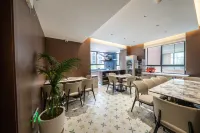 ZhuKeAn Smart Hotel (Zhaotong Wanghai Park Fenghuangshan Park) - พร้อมอาหารเช้า