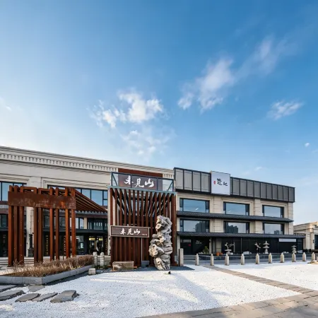 Unseen Mountain · High Luxury Homestay (Harbin Shimao Avenue Ice and Snow World Store)