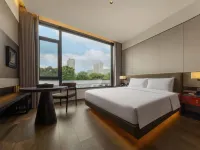 Beijing Atrium Hotel (Beijing West Railway Station Area) - Scenic