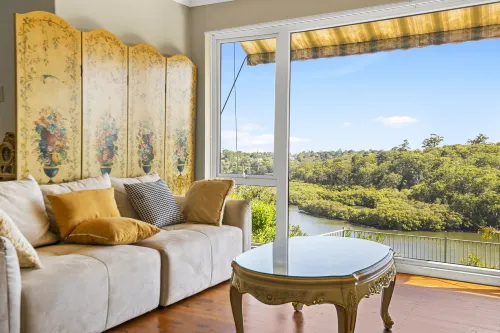 River View Oasis: Spacious 3-Bed House with Pool - บังกะโล