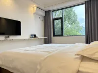 Yinghu Shiguang Homestay (Yinghu Scenic Area South Gate Parking Lot) - Mountain view