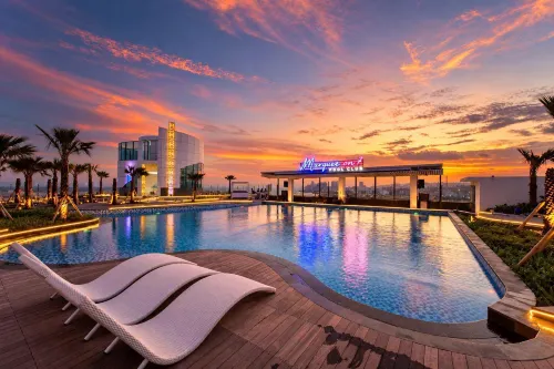 Pentacity Hotel Balikpapan - Pools