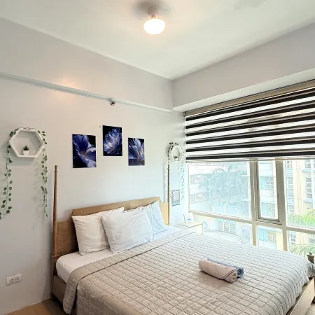 Henry's Newport Deluxe Condotel