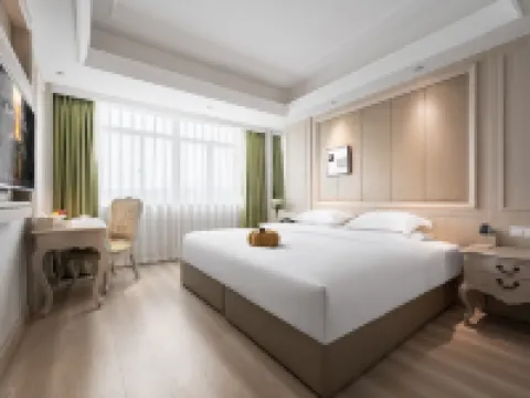Four Seasons Fashion Hotel (Yongkang South Railway Station Xijinqiao Pedestrian Street) Hotels in Yongkang