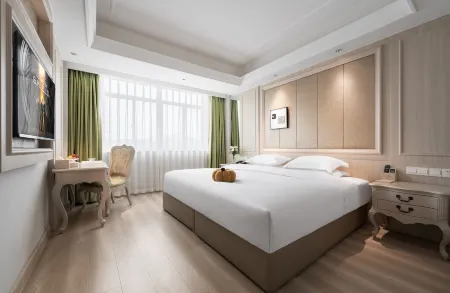 Four Seasons Fashion Hotel (Yongkang South Railway Station Xijinqiao Pedestrian Street)