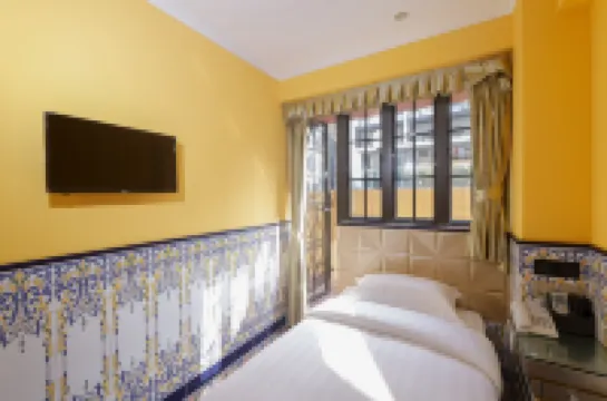 Family Inn(Rua De Miguel Aires) Hotels in 