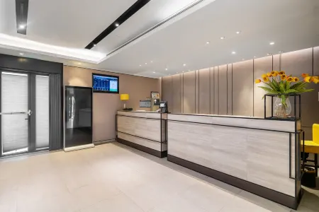 Yue Gaming Hotel (Shanghai Zhoupu Xiaoshanghai Pedestrian Street)