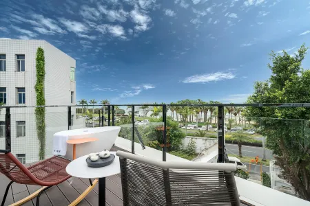 Yige Seaview Parent-child Hotel (Xiada Baicheng Branch, Huandao Road)