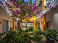 On the side of clear water, sunrise on the sea, waterfront and sea view vacation accommodation Hotels near Shuanglang