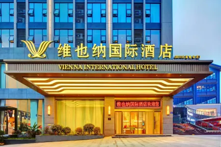 Vienna International Hotel (Zigong Lantern Park Fanhua Branch) Отели рядом с достопримечательностью «Zigong Colored Lantern Park»