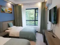 cIoudy     fairy      hotel - balcony