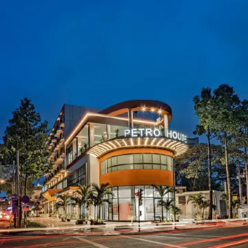 Petro House Vung Tau (Block A) Отели рядом с достопримечательностью «Пляж Фронт-Бич»