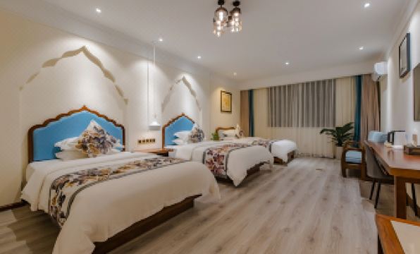 Dali Manbu Cang'er Inn (South Gate of the Ancient City)