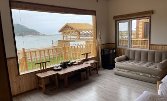 Yuhai Shanshe Homestay (Yinuowan Beach Branch)