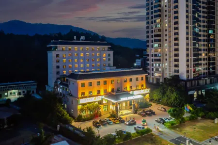 Yinhua Hotel Отели рядом с достопримечательностью «Hengqin Port»
