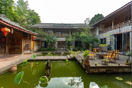 Yaan Lushan · Nanqi Meisu (Jinsinan Fulun Art Museum Store, Yingbin Avenue) Отели в г. Лушань