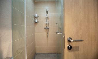 Lakeview Peninsula Hotel (Zhengzhou Longzihu University Town Subway Station)