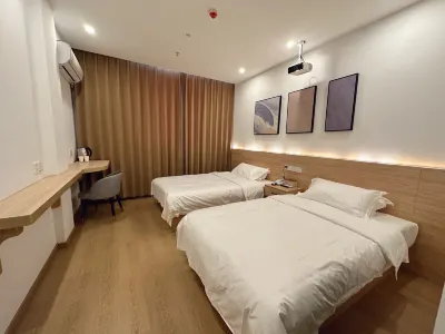 以家快捷飯店（戴南護國路店） 華潤萬家(泰州興化戴南護國路便利店)附近的飯店