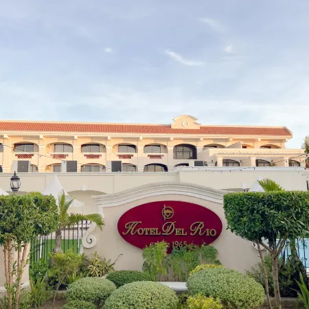 Hotel Del Rio Отели рядом с достопримечательностью «Площадь Моло»