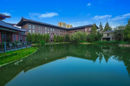 Cloud Hotel & Resort Отели рядом со станцией Luoping Railway Station