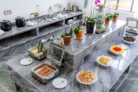 Jingzhu Hotel Hotels in Lianghe