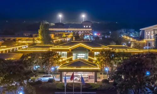 Linzhou Hongqiqu Ying Hotel (Yingbin Building)