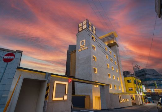 제천 더 월 호텔의 깨끗하고 정돈된 객실 이미지