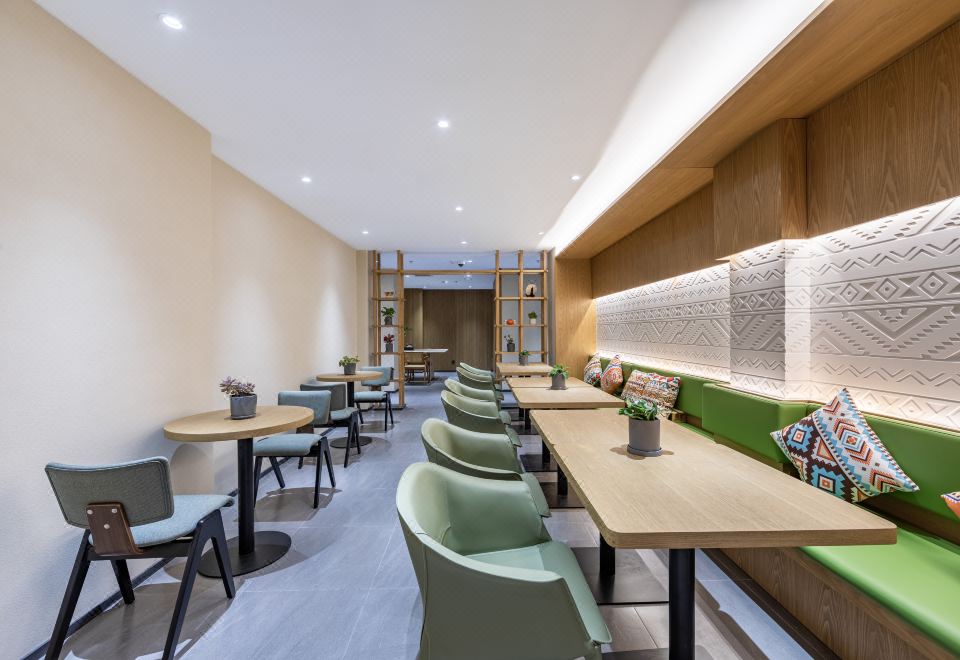 2. 징안 트루고호틸..