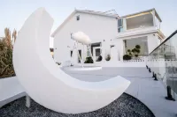 Floral Hotel·First sight·Rainbow Island Hotel