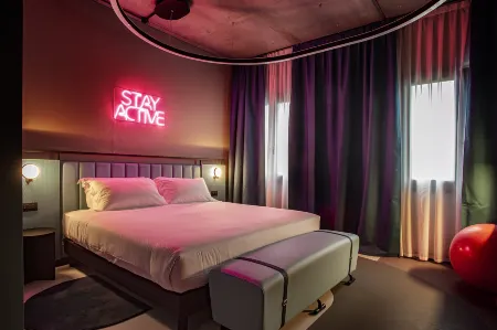 Stay Hotel Отели в г. Брунелло