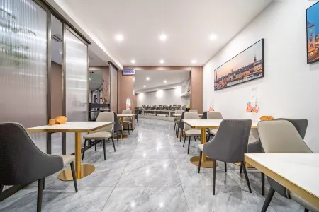 Shenqiu Vienna 3 Hotel Отели в г. Шэньцю