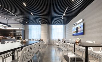 Xiamen Zhongshan Road Pedestrian Street Ferry Terminal Light Residence Hotel