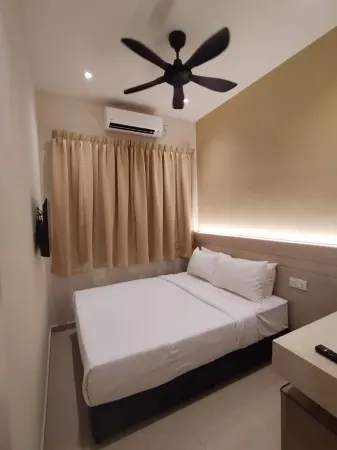 Eighteen Guesthouse Отели рядом с достопримечательностью «Мечеть Султана Ахмад Шаха»