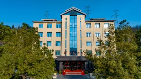 Wudang Mountain yanqingyuan Hotel Отели рядом с достопримечательностью «Wudang Mountains Ancient Building Complex»