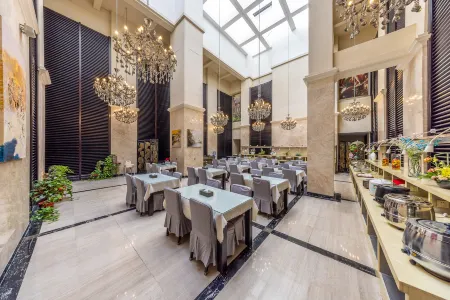 Crystal Garden Hotel (Tianshui Ancient City Fuxi Temple) Отели рядом с достопримечательностью «Tianshui Normal University»