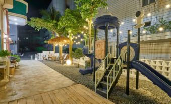 Summer Hotel (Shangchuanfei Beach)