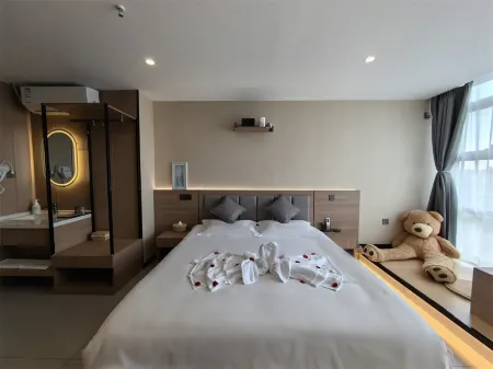 Happy Intelligent Lake Viewing Audiovisual Homestay (Changchun Beihu Wuyue Plaza Store) Отели рядом с достопримечательностью «Changchun Olympic Park»