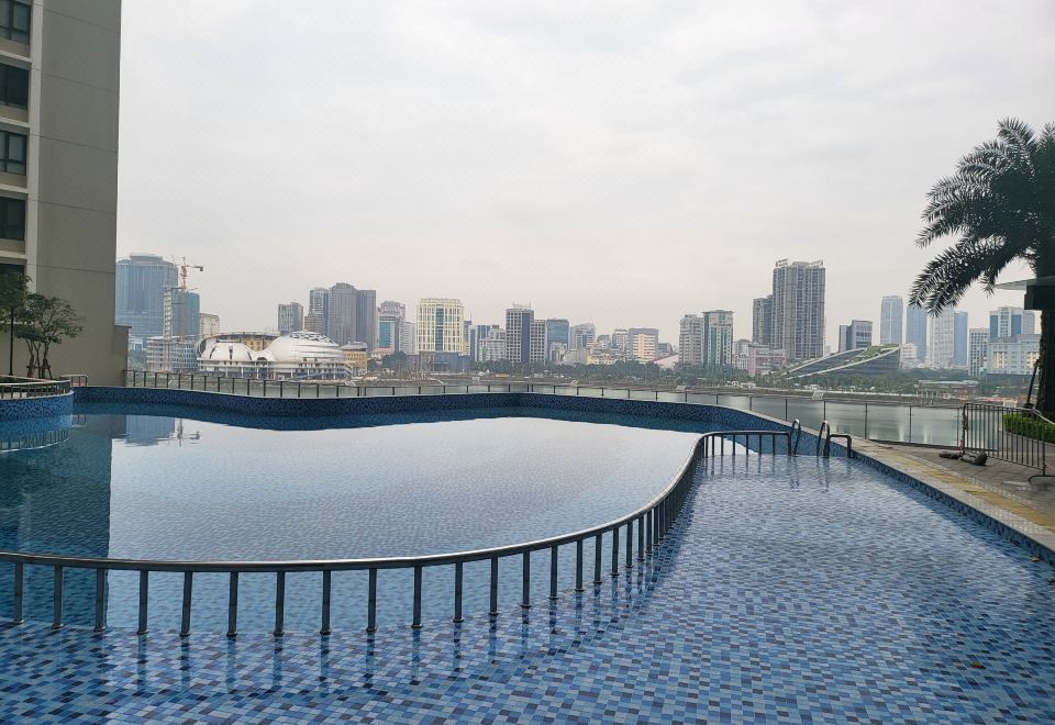 [MIKAGE Vinhome Skylake 아파트의 거실 전경]