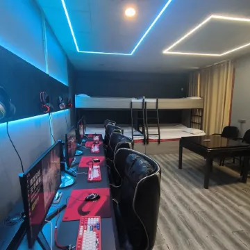 Puff E-sports Apartment (Pingdingshan Yingcheng Square)
