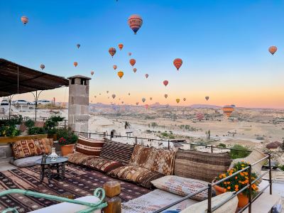 Seki Cave Hotel – Wake Up to Hot Air Balloons
