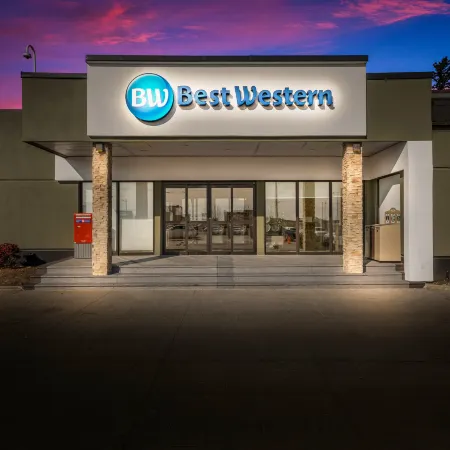 Best Western Parkway Hotel Toronto North Отели рядом с достопримечательностью «Магазин IKEA North York»