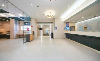 Jinjiang Inn (Qingdao Wusi Square Nanjing Road Metro Station) - Housity