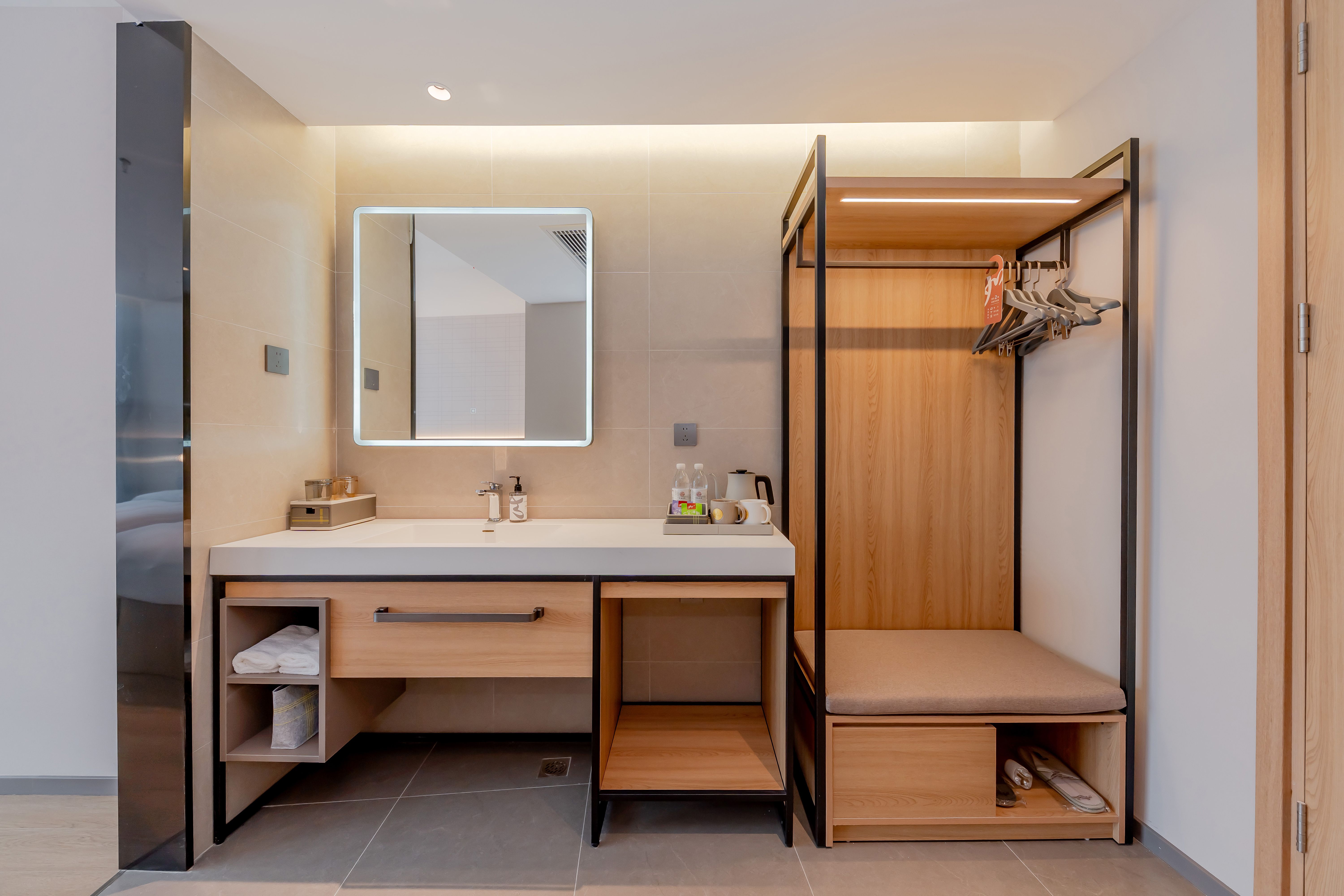 HomeinnsPlus Hotel (Shanghai Dishui Lake Port) Kamar Photos