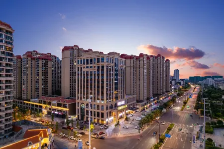 Yaxi Hotel(FenghuangLake Qingbajiang District) Отели рядом с достопримечательностью «Sichuan Construction Department Televison University Branch (Junior College)»