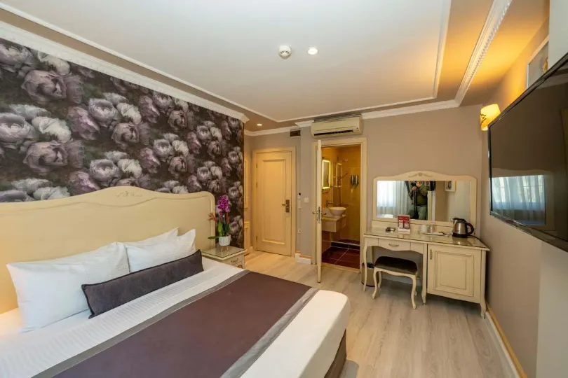 Raymond Hotel Old City