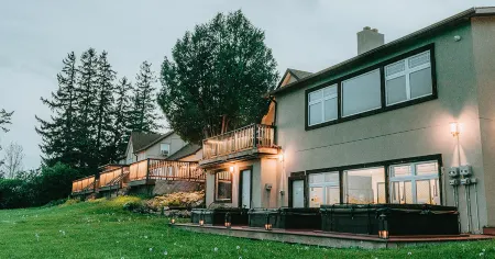 Northumberland Heights Wellness Retreat & Spa Отели рядом с достопримечательностью «Cobourg Beach»