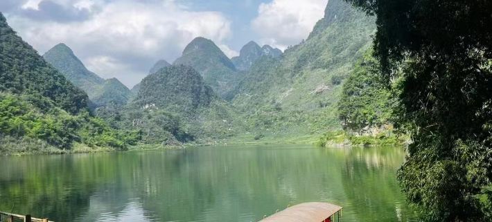Lakeside Homestay Hotels in Lingyun