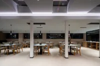 Chengshi Fangzhou E-sports Homestay (Liupanshui Railway Station Wanda Plaza)